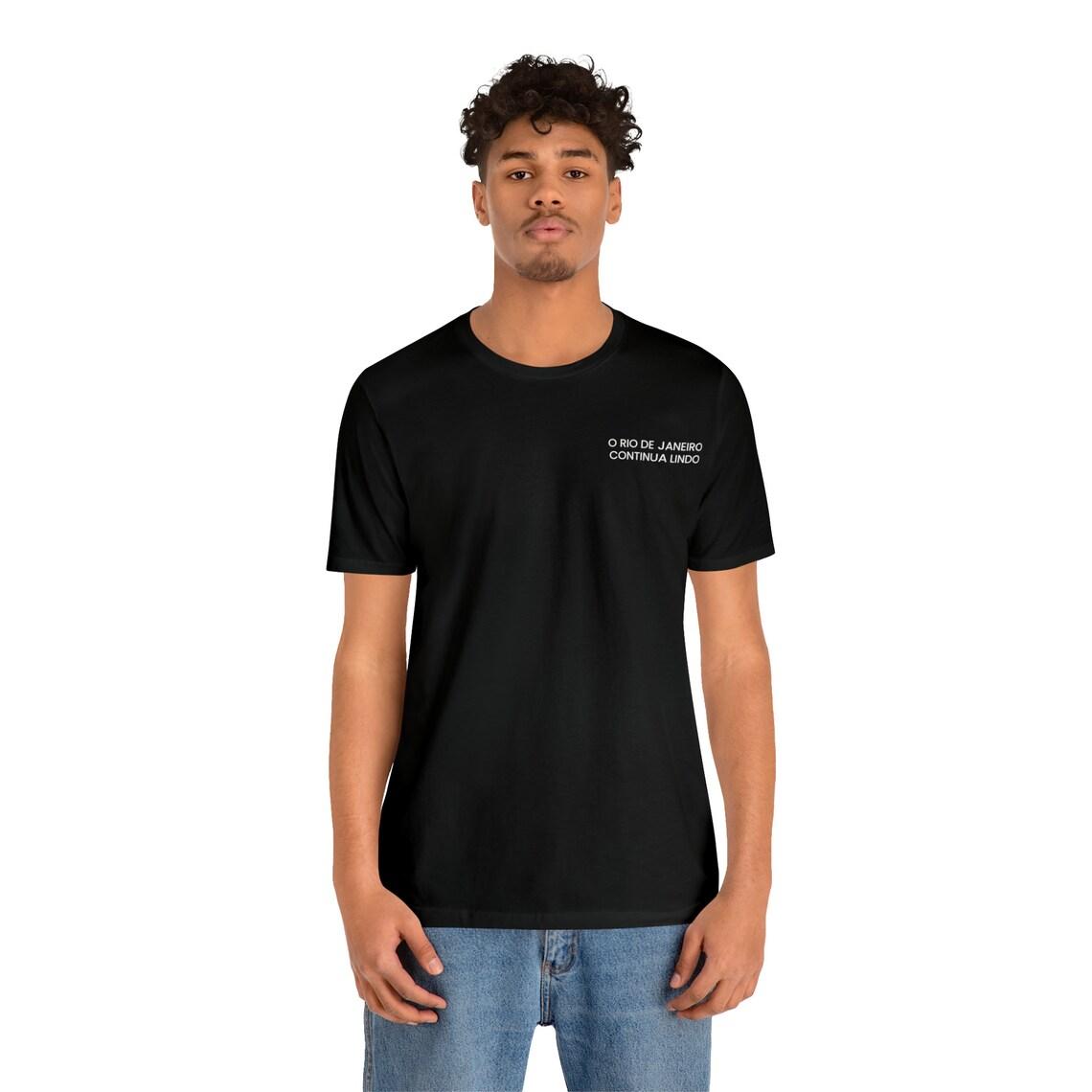 O Rio de Janeiro Continua Lindo T-shirt view 4