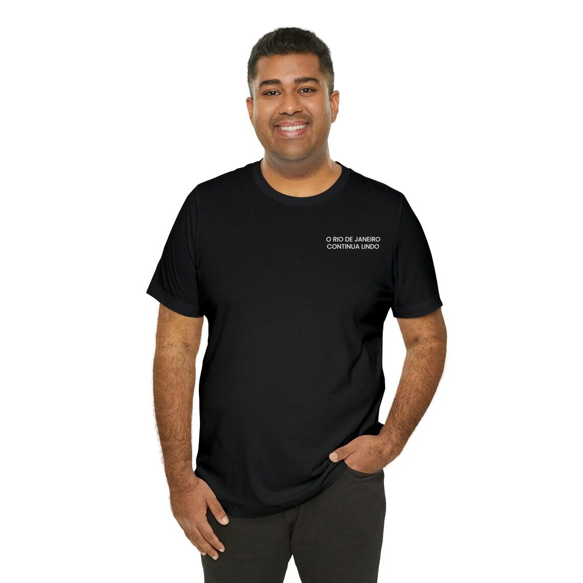 O Rio de Janeiro Continua Lindo T-shirt view 8